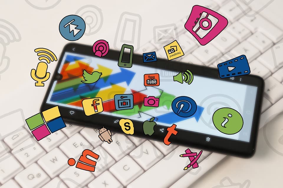effects of social media on students' research papers